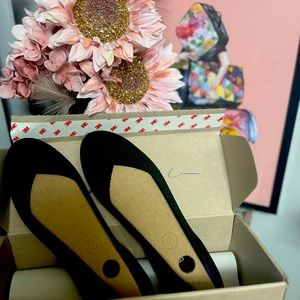 Rothy’s black solid flat woman’s shoe